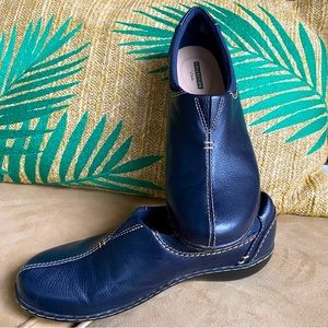 Clarks Slip on Navy Blue, 8.5